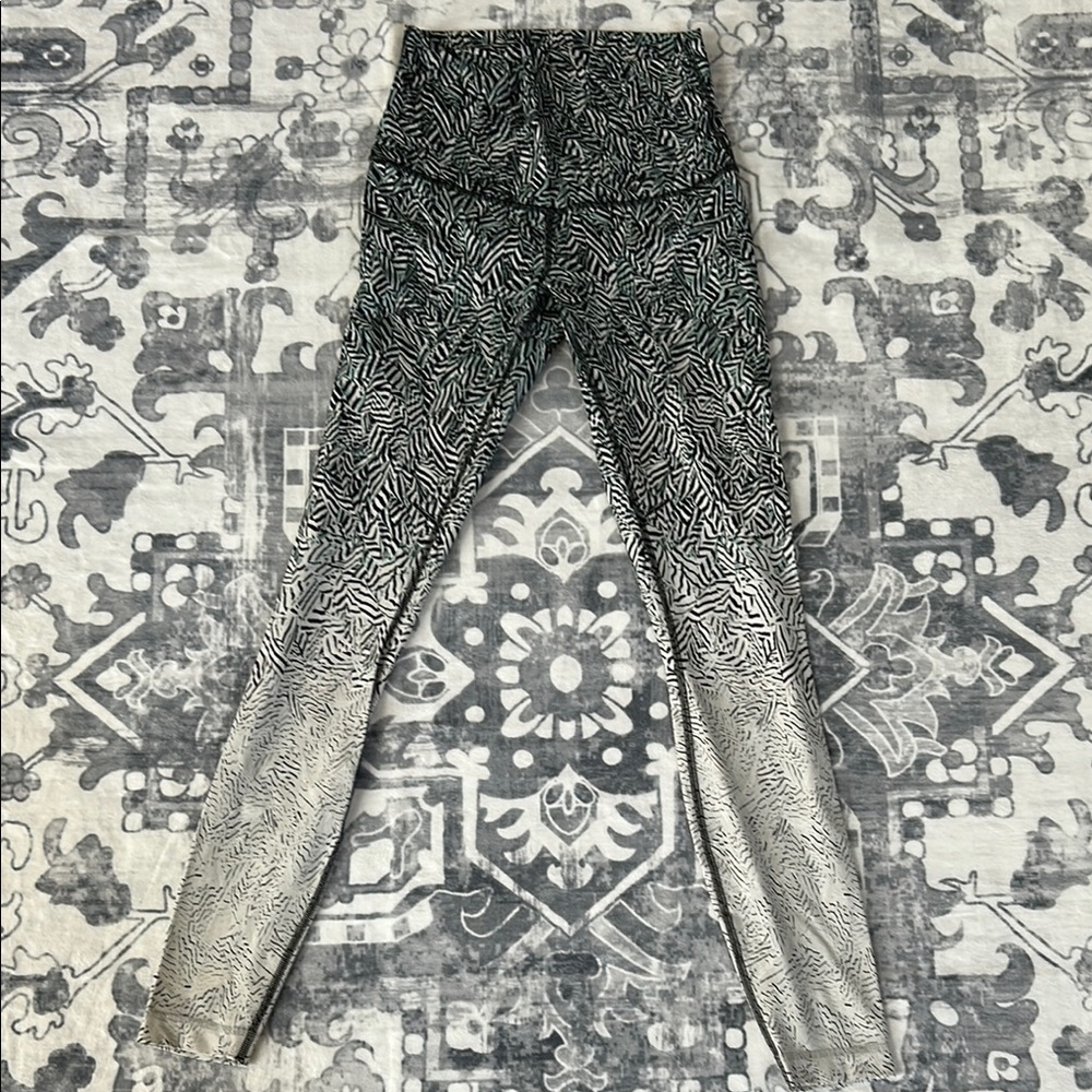 Lululemon Ombre Print Leggings Size 6 High Rise Wonder Under
